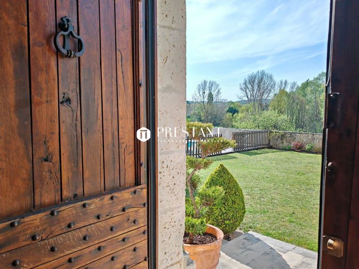 Image No.19-4 Bed Property for sale