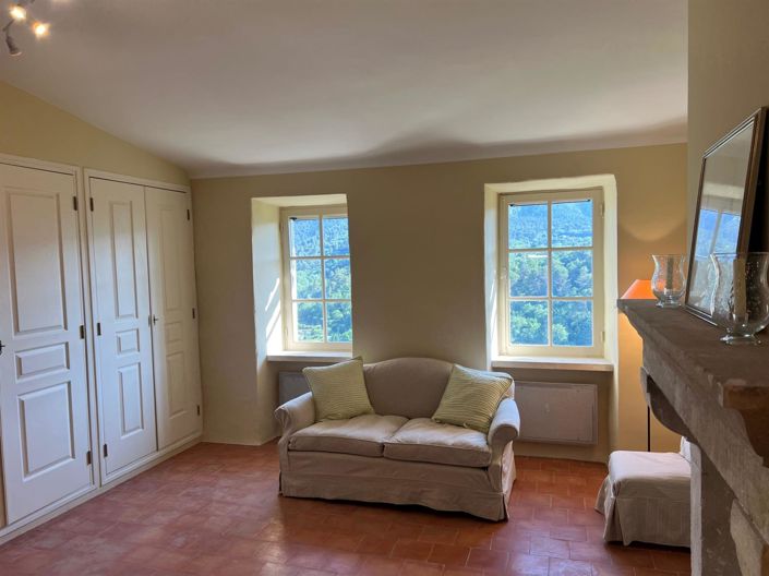 Image No.10-3 Bed House for sale