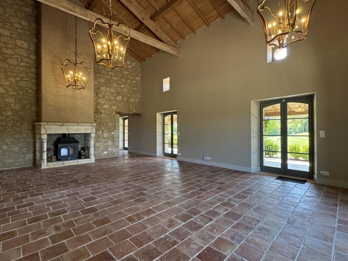 Image No.11-6 Bed Property for sale