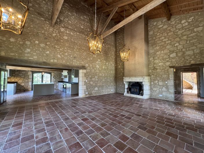 Image No.12-6 Bed Property for sale