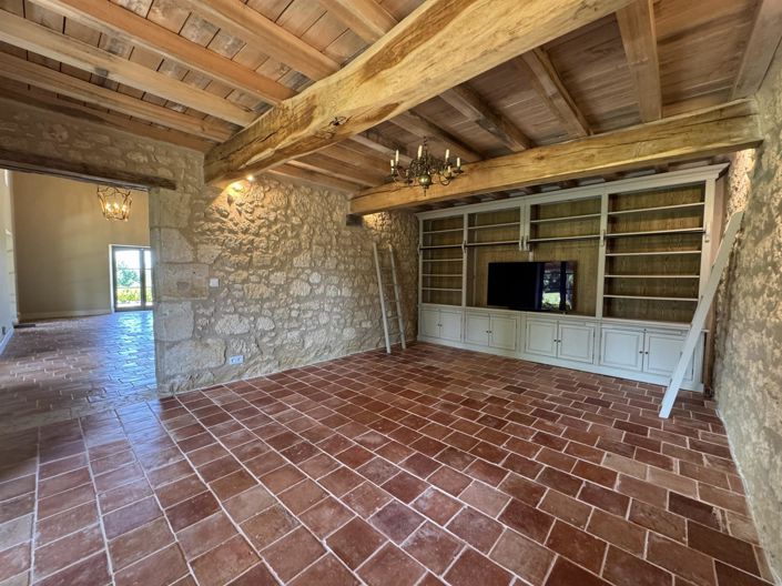 Image No.13-6 Bed Property for sale