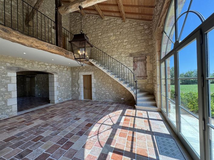 Image No.14-6 Bed Property for sale