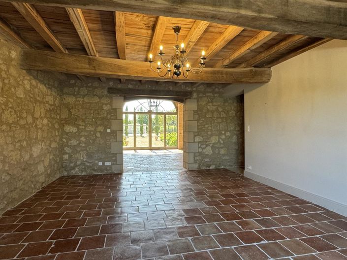 Image No.18-6 Bed Property for sale