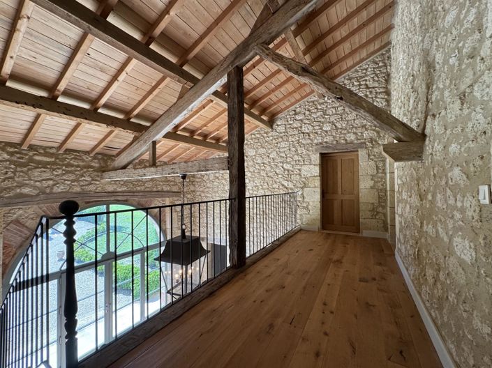 Image No.19-6 Bed Property for sale