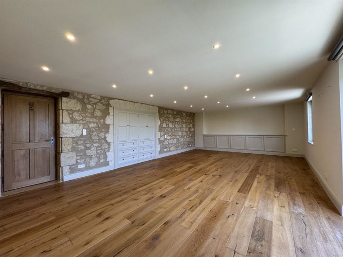 Image No.21-6 Bed Property for sale