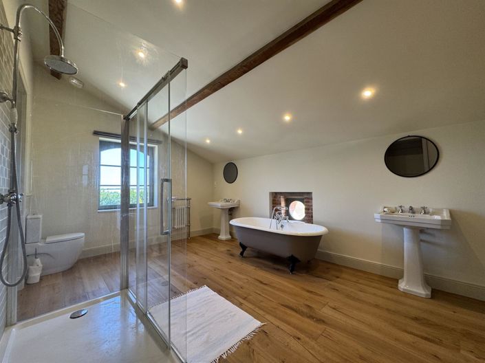 Image No.23-6 Bed Property for sale