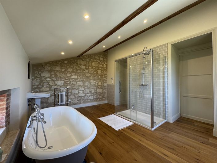 Image No.24-6 Bed Property for sale