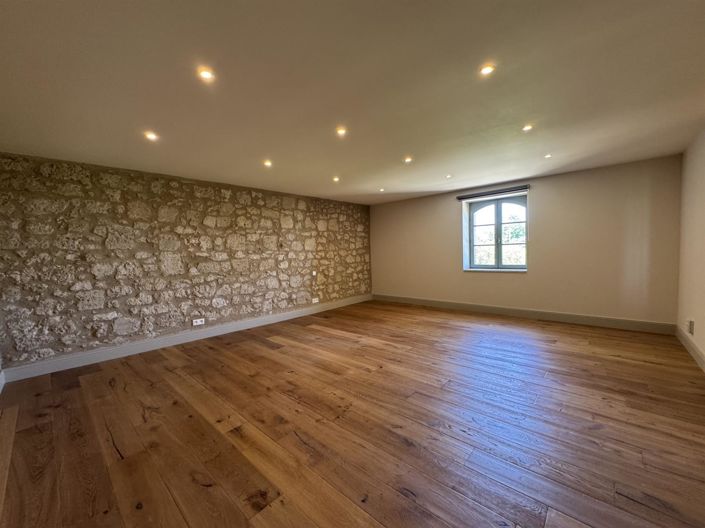 Image No.27-6 Bed Property for sale