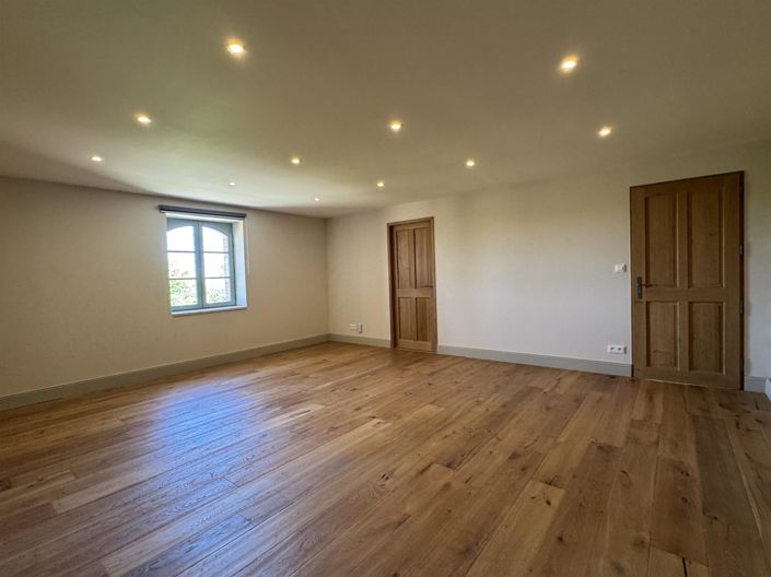 Image No.29-6 Bed Property for sale