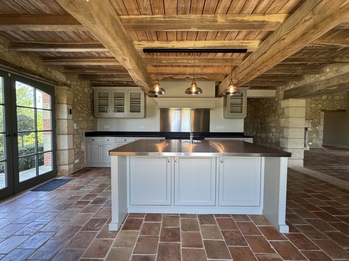 Image No.8-6 Bed Property for sale