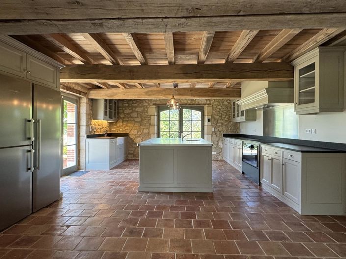 Image No.9-6 Bed Property for sale