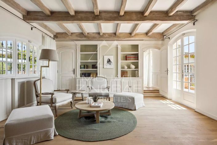 Image No.11-8 Bed House for sale