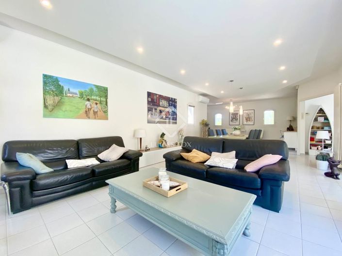 Image No.5-5 Bed House for sale