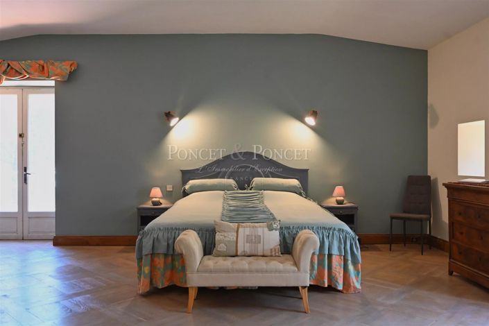 Image No.24-10 Bed House for sale