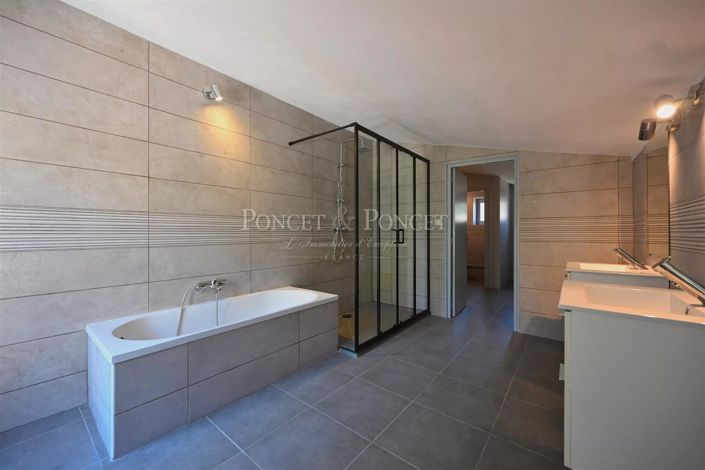 Image No.26-10 Bed House for sale