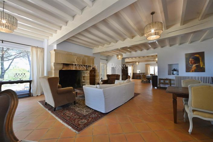 Image No.7-10 Bed House for sale