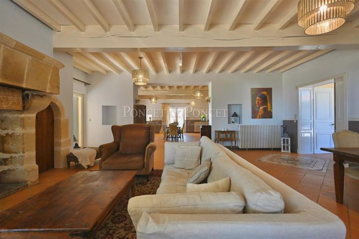 Image No.8-10 Bed House for sale