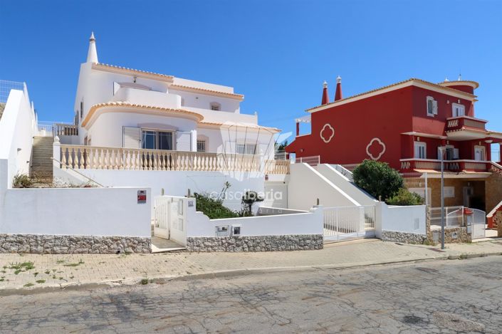 Image No.10-3 Bed House for sale