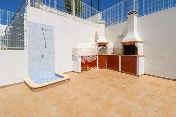 Image No.18-3 Bed House for sale