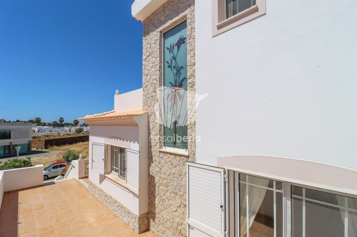 Image No.21-3 Bed House for sale