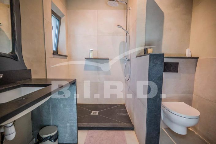 Image No.10-7 Bed House for sale