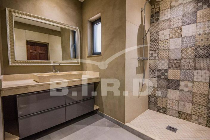 Image No.11-7 Bed House for sale