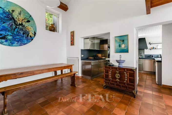 Image No.10-6 Bed House for sale