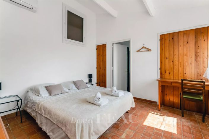 Image No.11-6 Bed House for sale