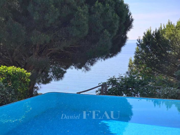 Image No.5-6 Bed House for sale