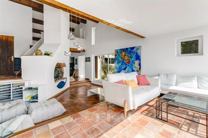 Image No.7-6 Bed House for sale