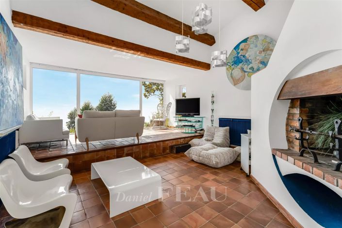 Image No.8-6 Bed House for sale