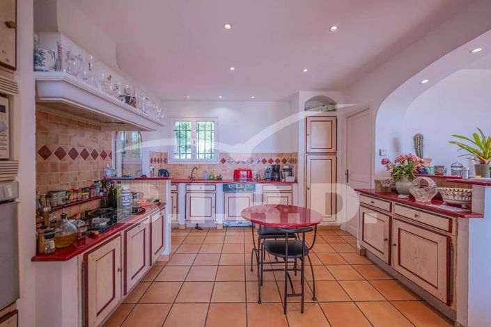 Image No.8-4 Bed House for sale