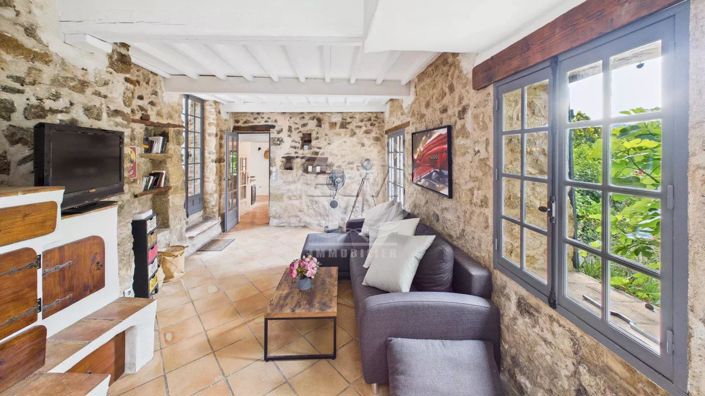 Image No.10-3 Bed House for sale