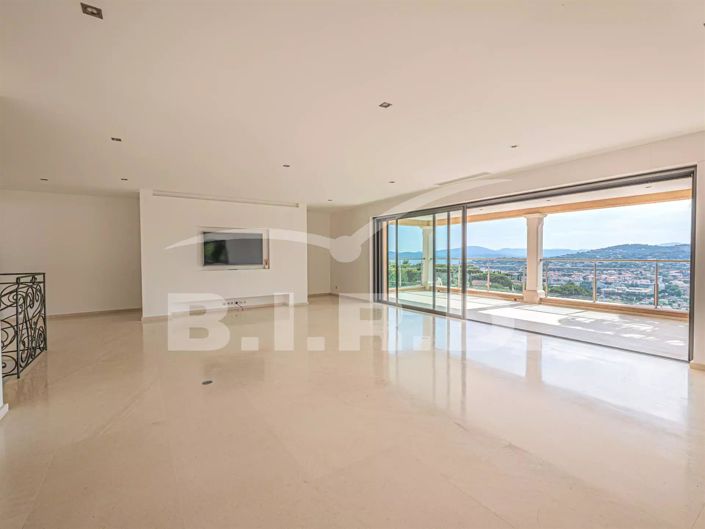 Image No.4-5 Bed House for sale