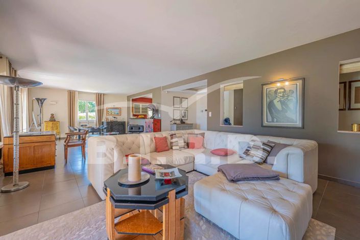 Image No.5-5 Bed House for sale