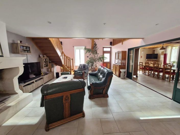 Image No.2-4 Bed House for sale