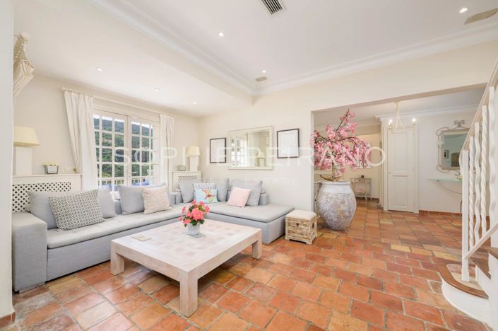 Image No.4-5 Bed House for sale