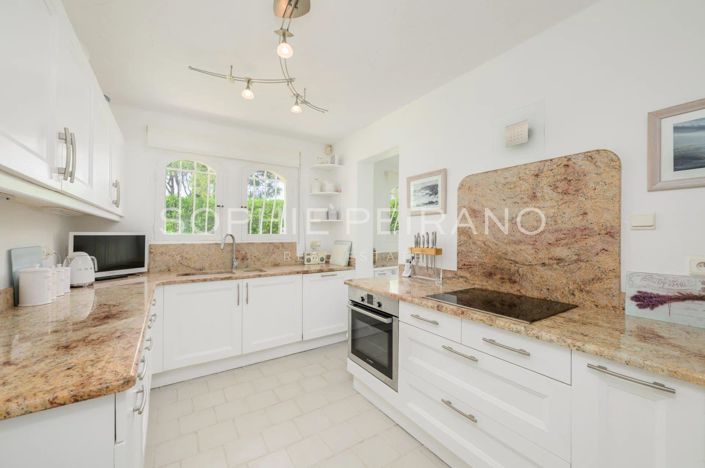 Image No.6-5 Bed House for sale