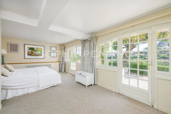 Image No.8-5 Bed House for sale