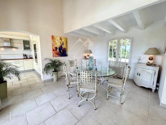 Image No.6-5 Bed House for sale