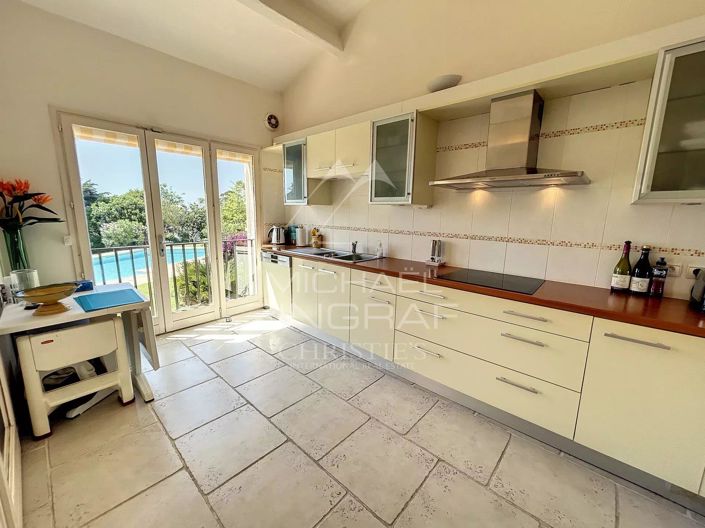 Image No.7-5 Bed House for sale