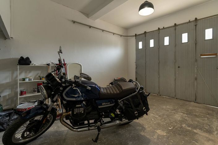 Image No.17-5 Bed House for sale