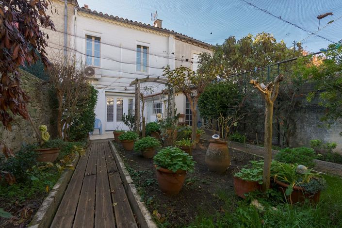 Image No.1-4 Bed House for sale