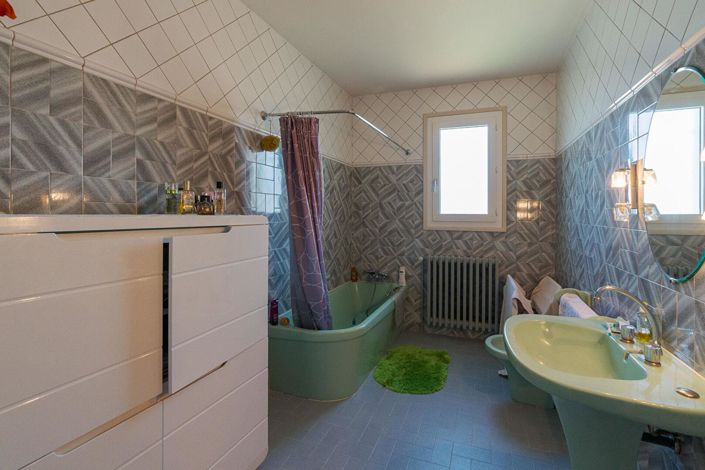 Image No.12-4 Bed House for sale