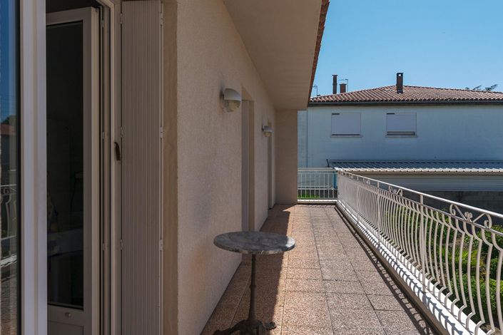 Image No.8-4 Bed House for sale