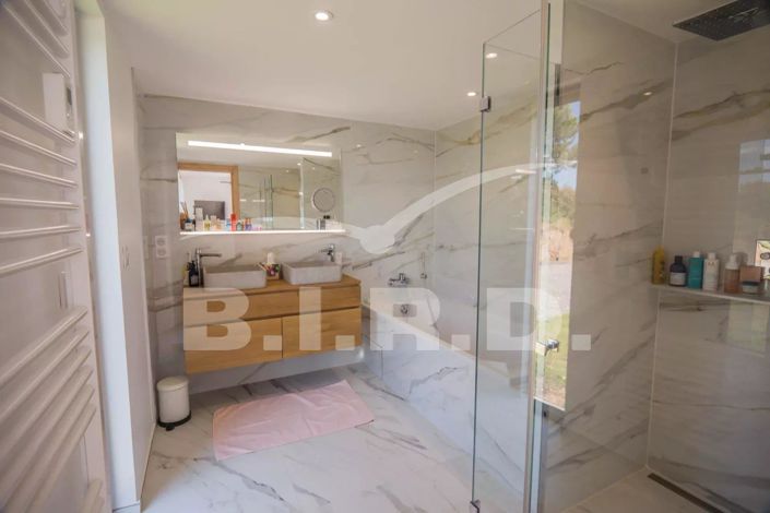 Image No.10-4 Bed House for sale