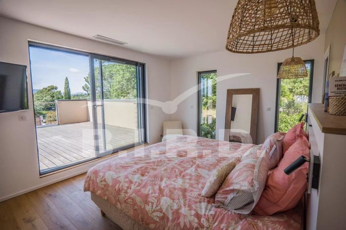 Image No.13-4 Bed House for sale