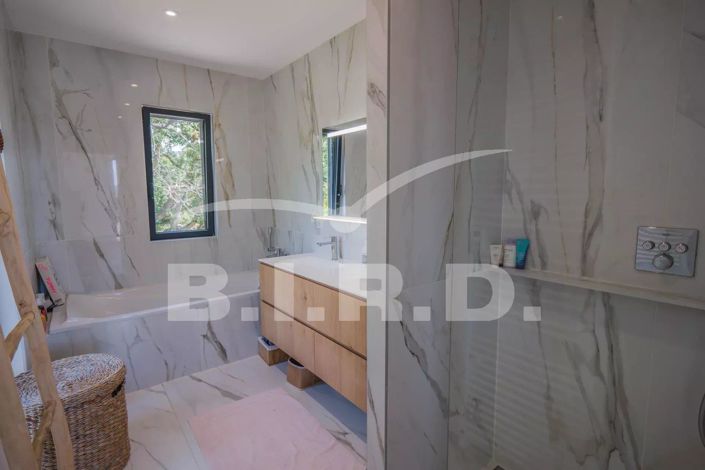 Image No.15-4 Bed House for sale