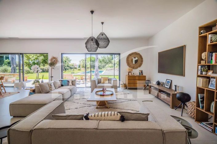 Image No.3-4 Bed House for sale