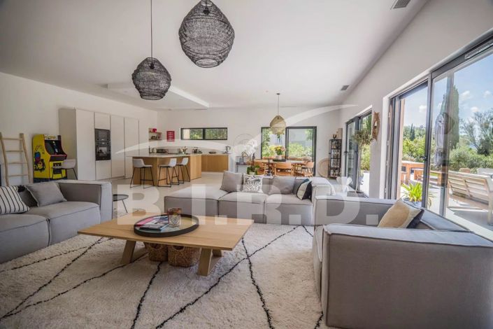 Image No.4-4 Bed House for sale